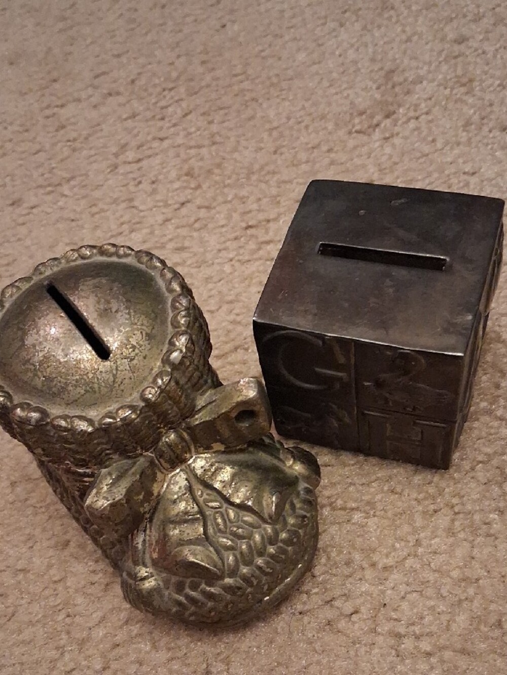 Baby Boot Coin Bank - Gold Color - Picture 3 of 4